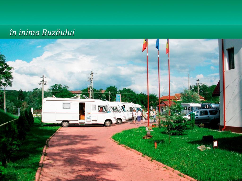 Отель Pensiunea Casa Matei Berca Экстерьер фото